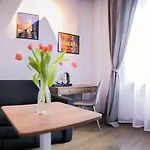 Boogie Aparthouse Old Town Apartahotel 3*