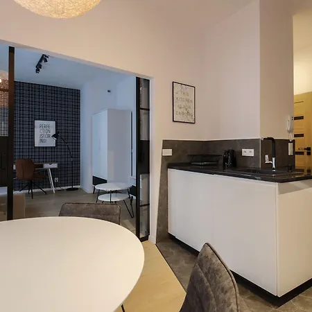 Boogie Aparthouse Old Town Aparthotel 3*